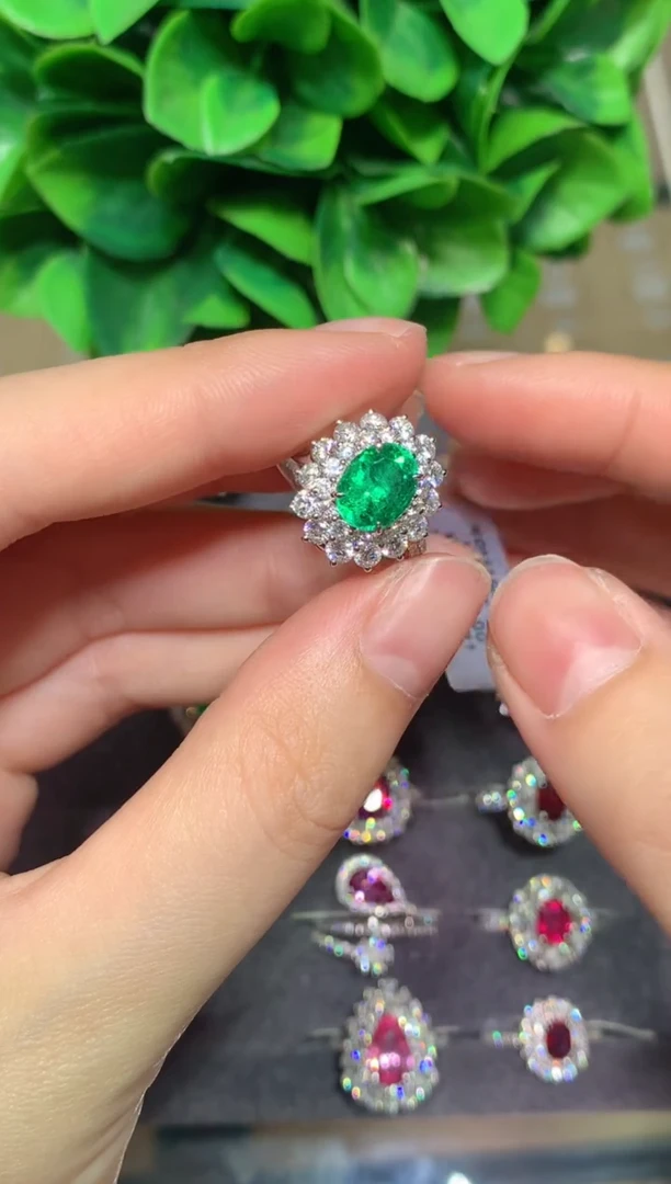18K金镶嵌戒指祖母绿1.5ct