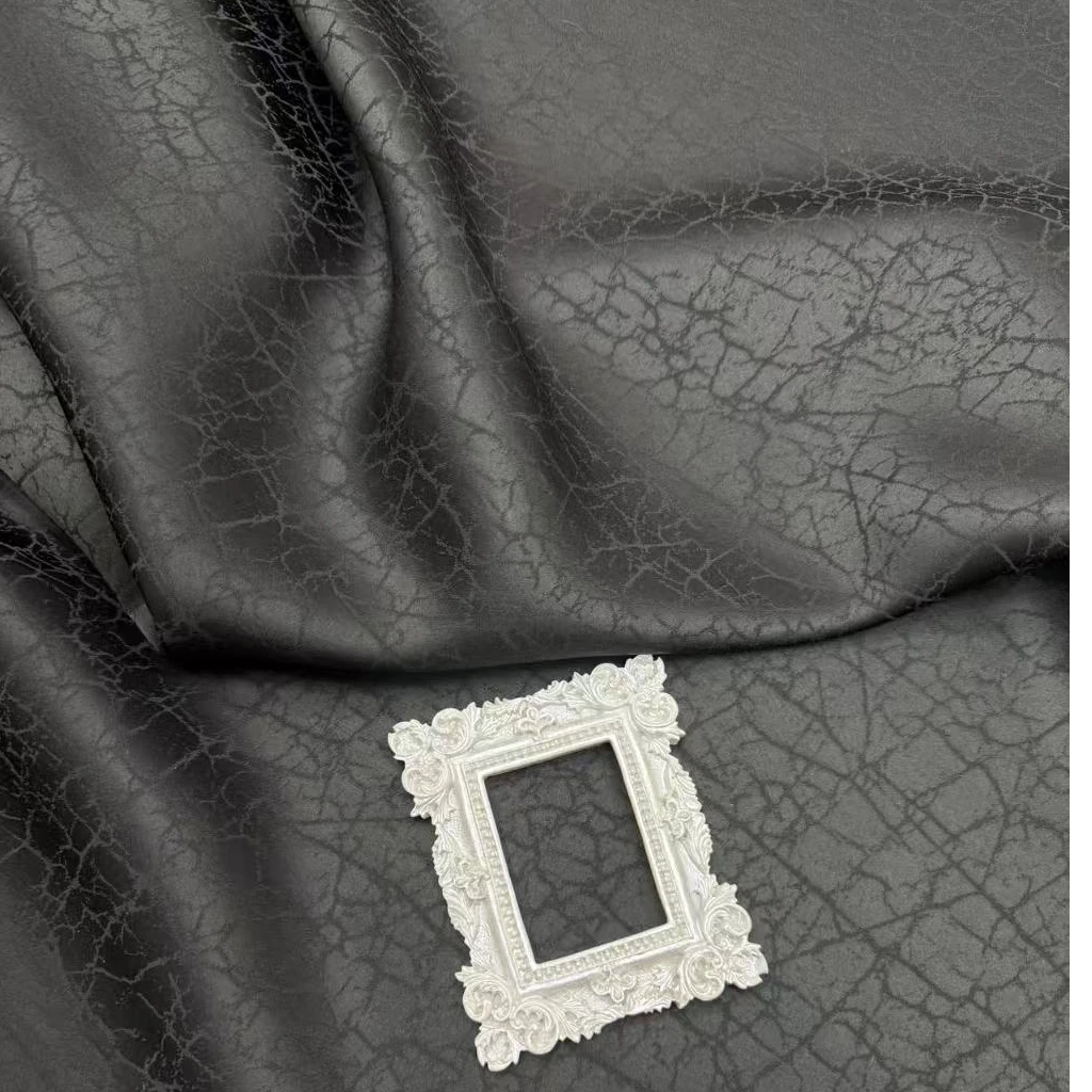 新中式国风布料  黑色龟裂纹