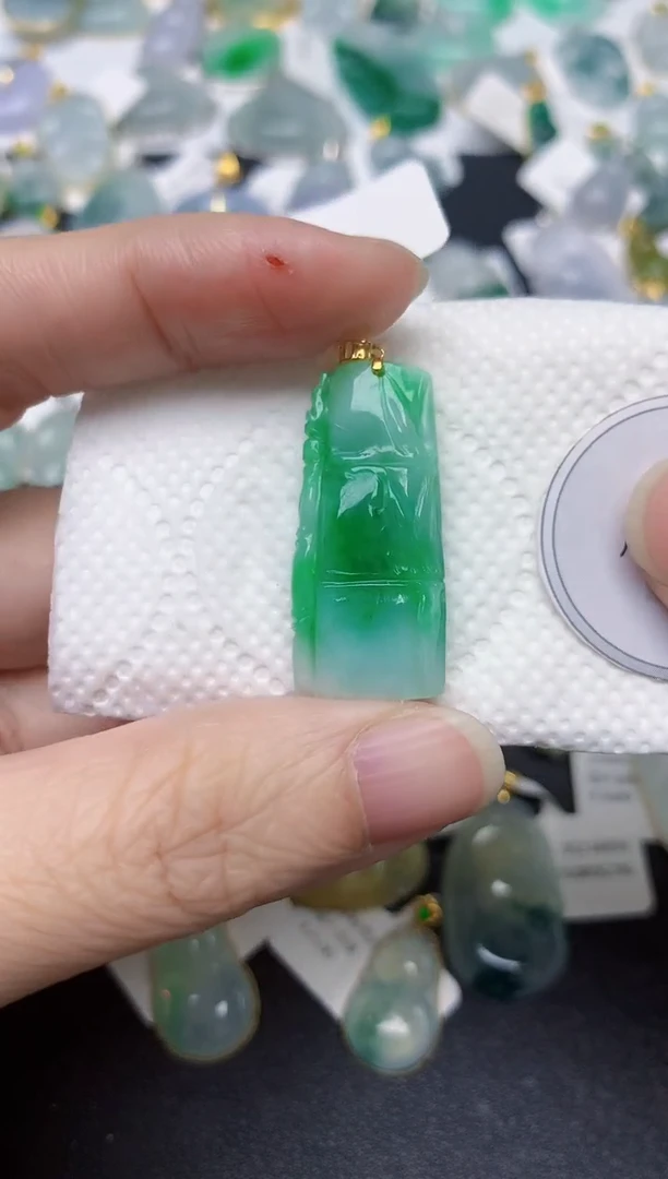 颈饰18K金镶嵌翡翠天然缅甸A货翡翠