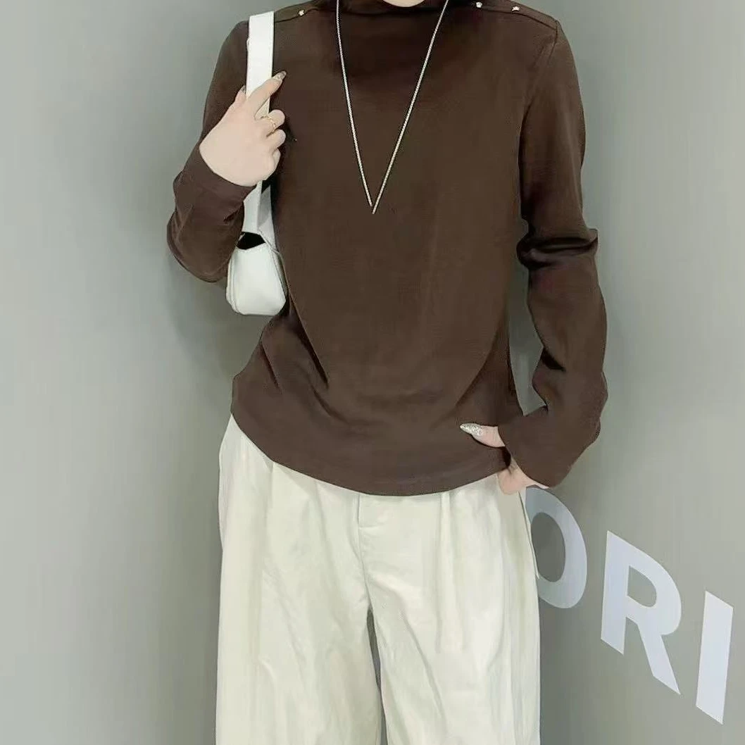 A1772棕加绒双侧花钉扣打底T恤