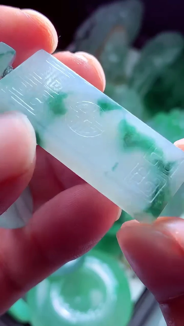 未镶嵌定制翡翠枫*?翡翠毛货定制