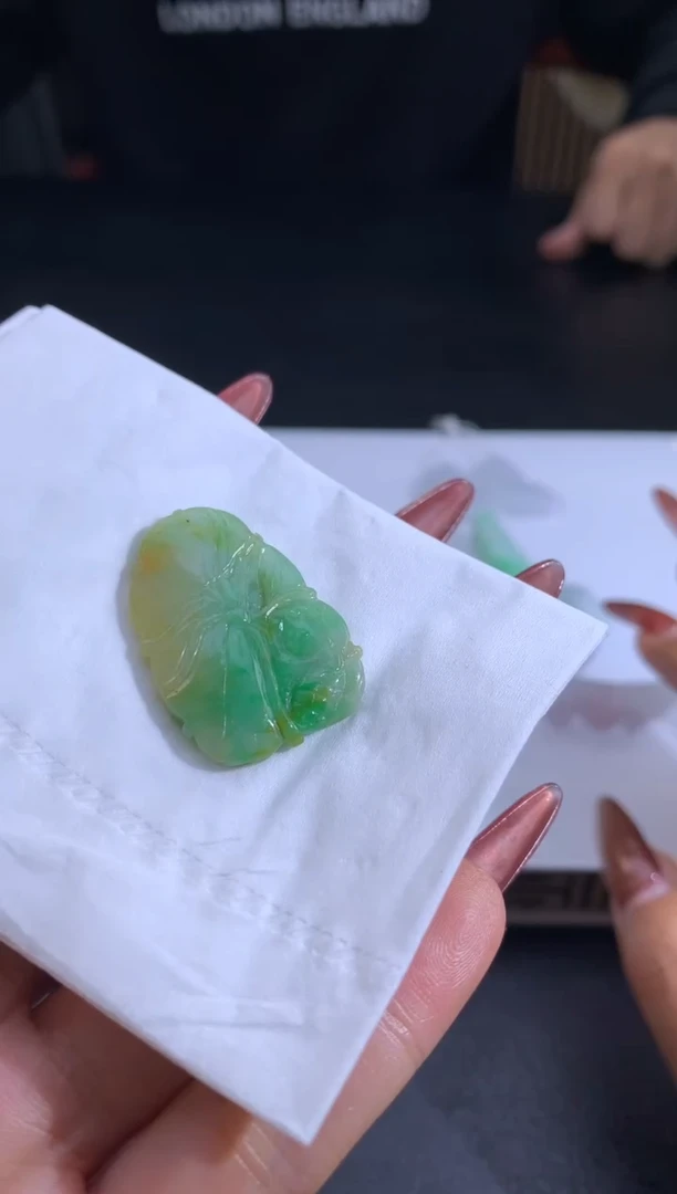 未镶嵌定制翡翠柯*玲翡翠