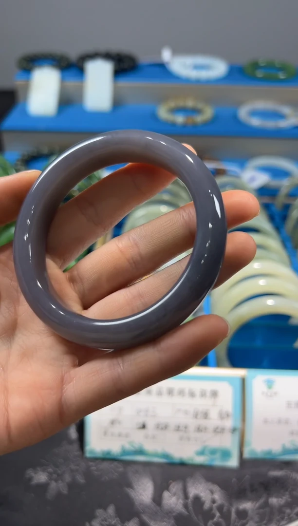 未镶嵌手镯和田玉精品烟紫正圈手镯