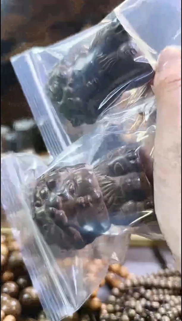 金丝楠虎娃手把件