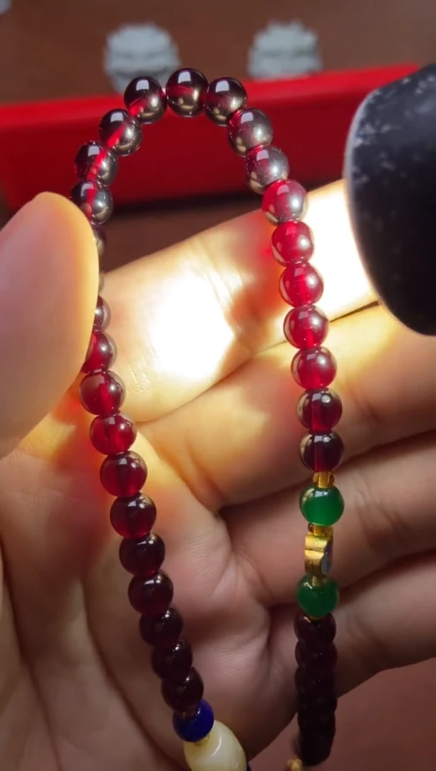 手串精品红色项链一条