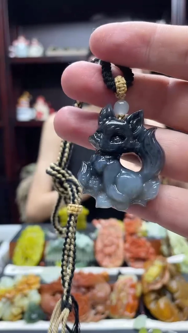岫玉未镶嵌吊坠·
