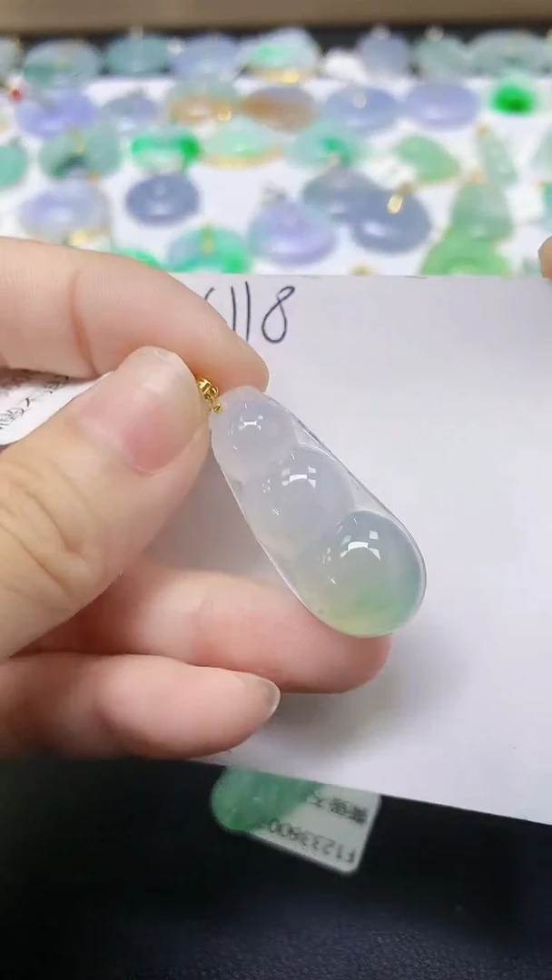 翡翠18K金镶嵌颈饰 天然缅甸翡翠A货