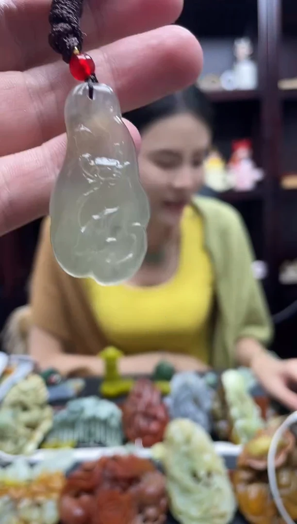 岫玉未镶嵌吊坠·