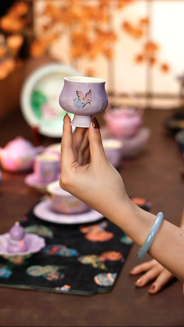 手绘紫蝶粉引高足杯