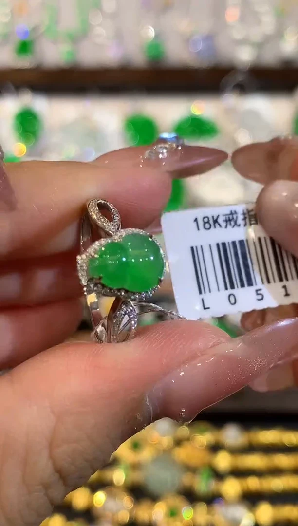 18K金镶嵌戒指翡翠L0516多样性发其一
