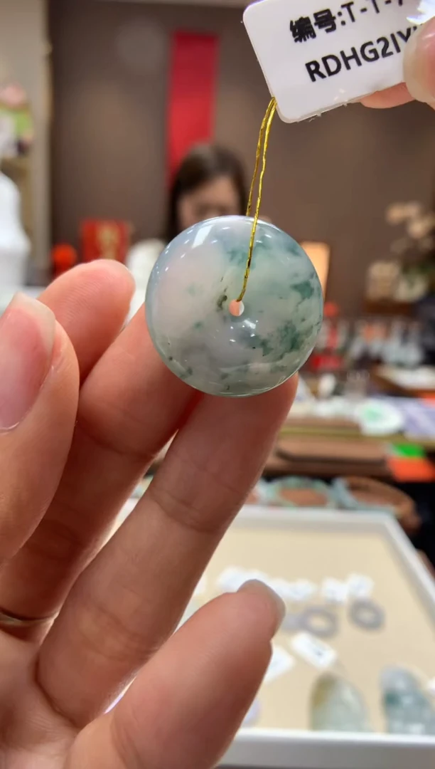 【闪购商品】翡翠颈饰未镶嵌平安扣