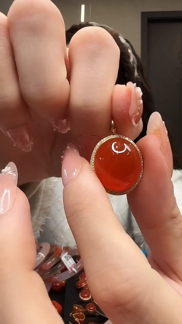 18K金镶嵌吊坠南红玛瑙/冰红原矿