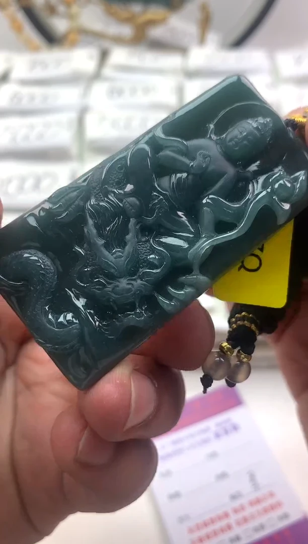 翡翠未镶嵌颈饰大势至