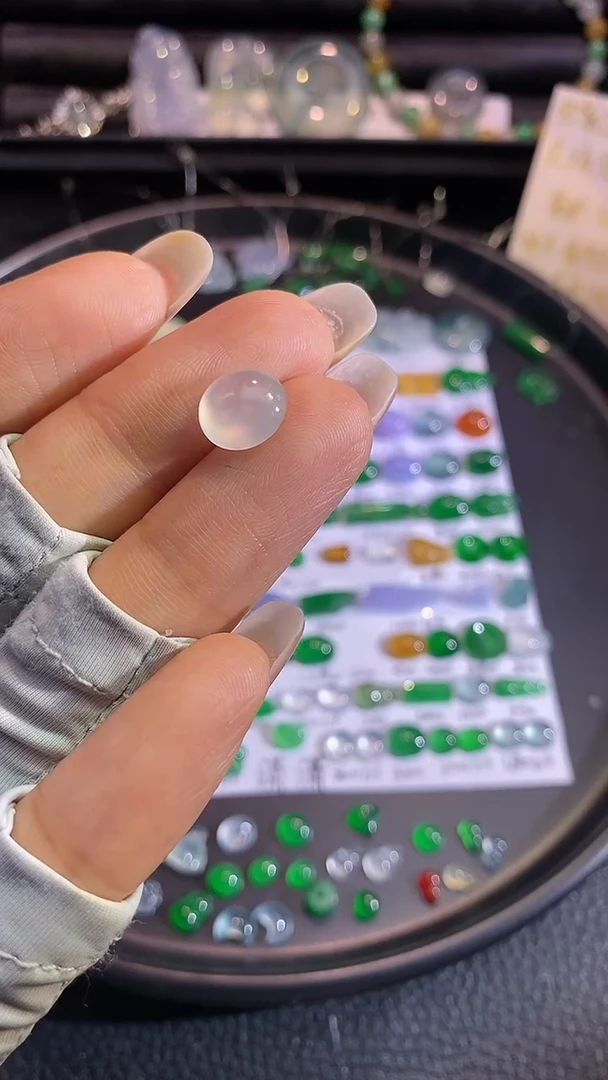 翡翠挂件未镶嵌蛋面