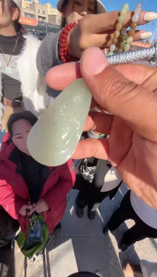 未镶嵌和田玉（糖玉）挂件和田玉