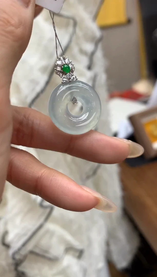 【闪购商品】翡翠颈饰18K金镶嵌甜甜圈