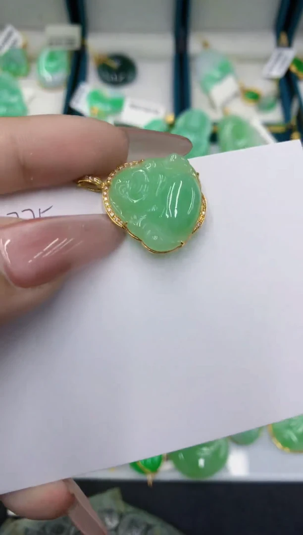 颈饰18K金镶嵌翡翠111111