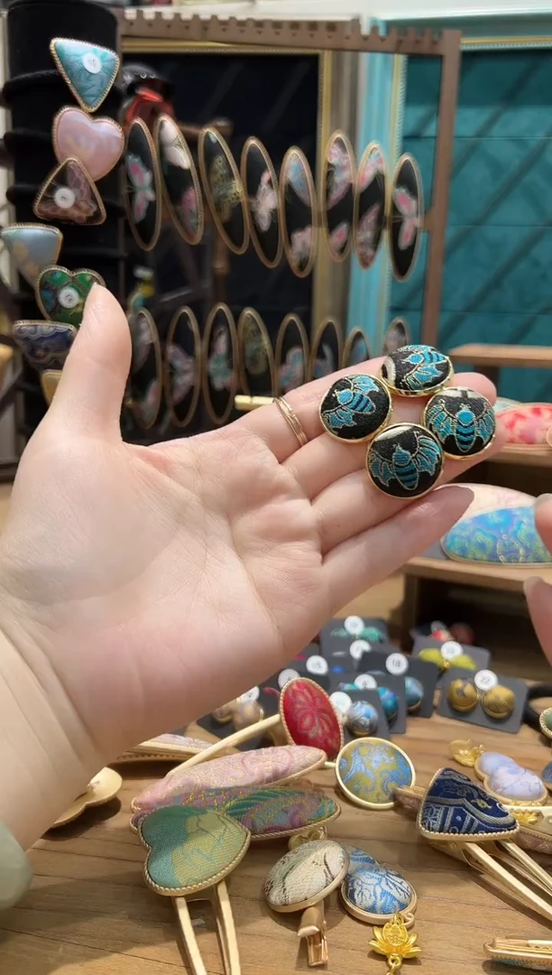 【闪购商品】【孤品2.19】蓝色蝙蝠大耳钉一对