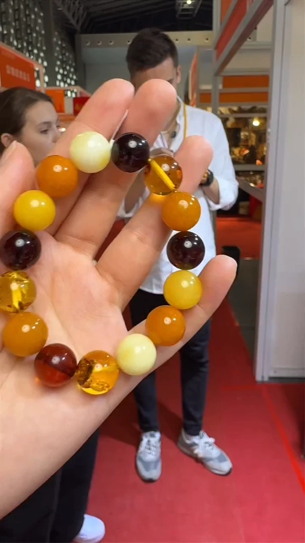 未镶嵌琥珀手链上海珠宝展假一罚十