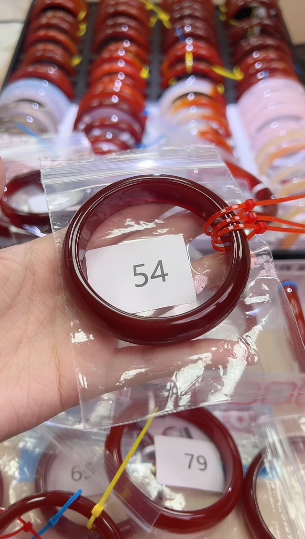 玛瑙/玉髓手镯未镶嵌54圈口*54