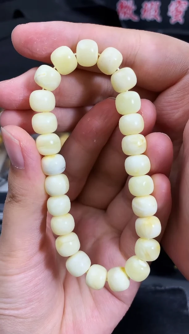未镶嵌琥珀珠宝奇石93