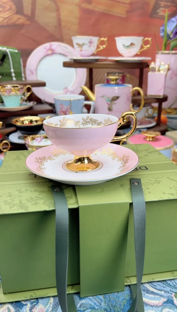 瓷片自然写生粉玫瑰，。，。