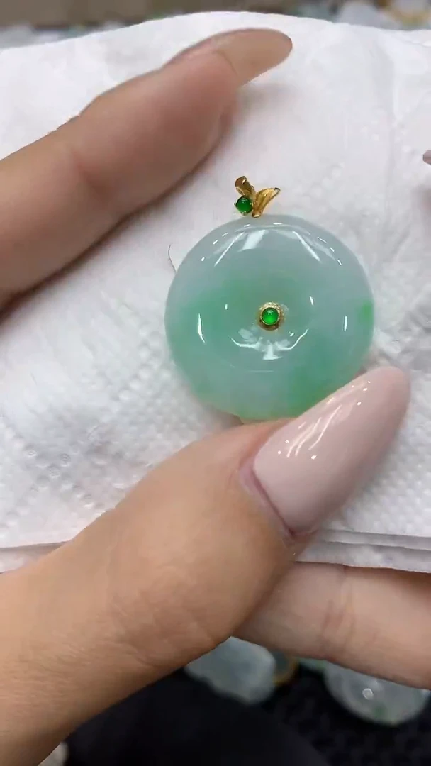 颈饰18K金镶嵌翡翠111111111111