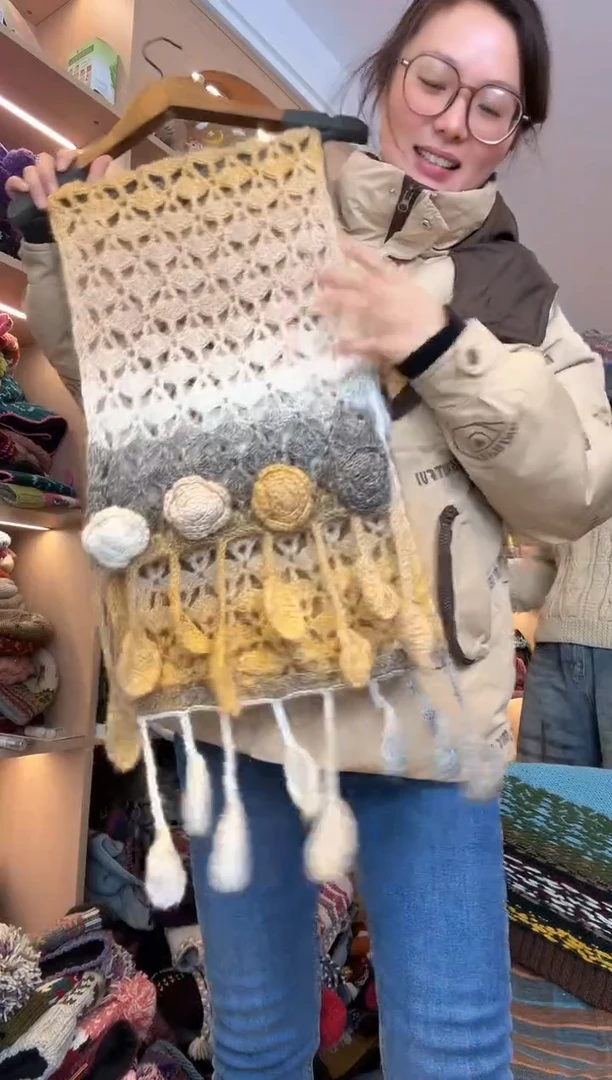 羊毛大***了灰黄山茶花围巾