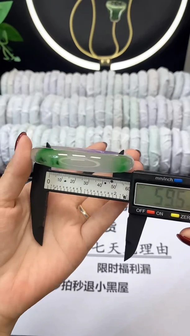 翡翠手镯未镶嵌翡翠处理手镯