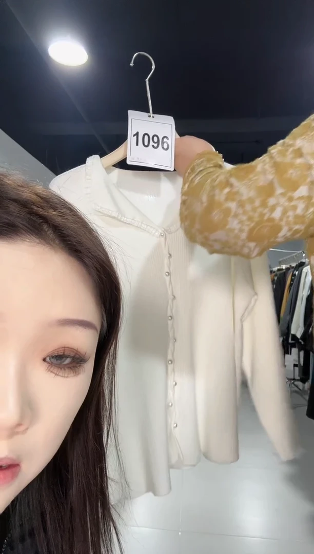 1096-白色针织衫········