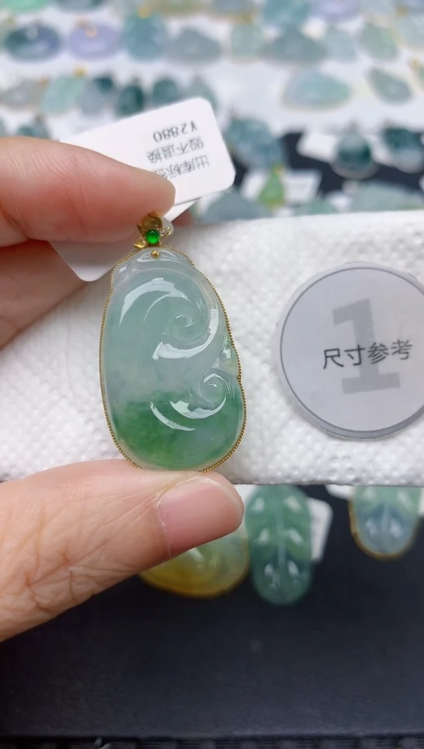 颈饰18K金镶嵌翡翠天然缅甸A货翡翠