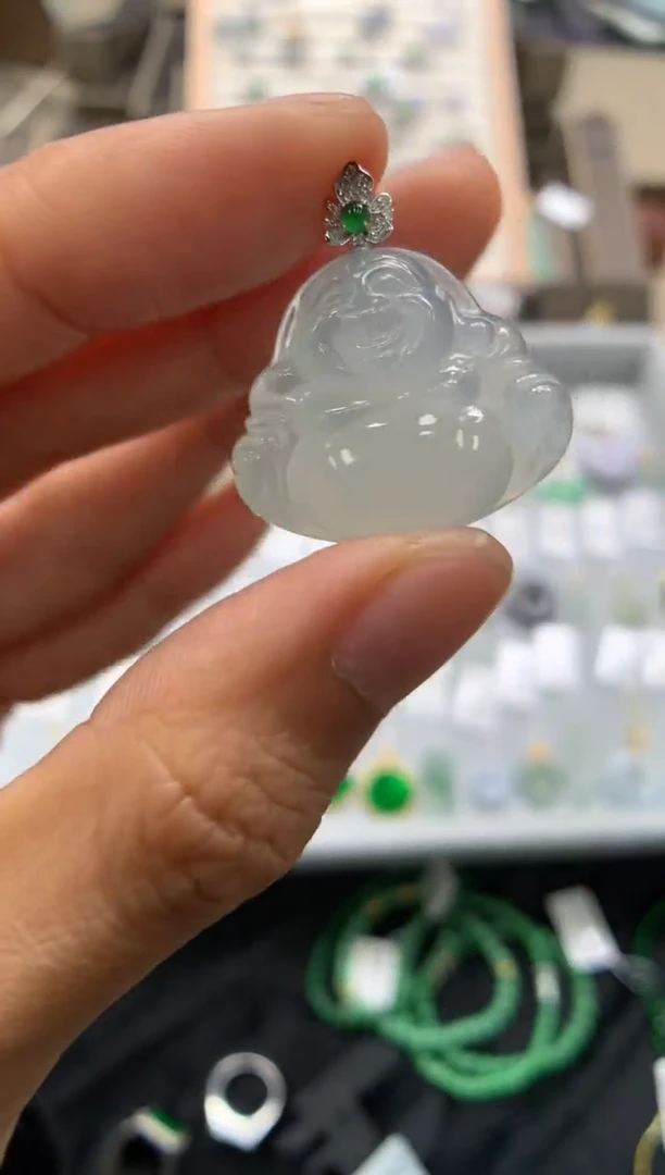 颈饰18K金镶嵌翡翠佛公