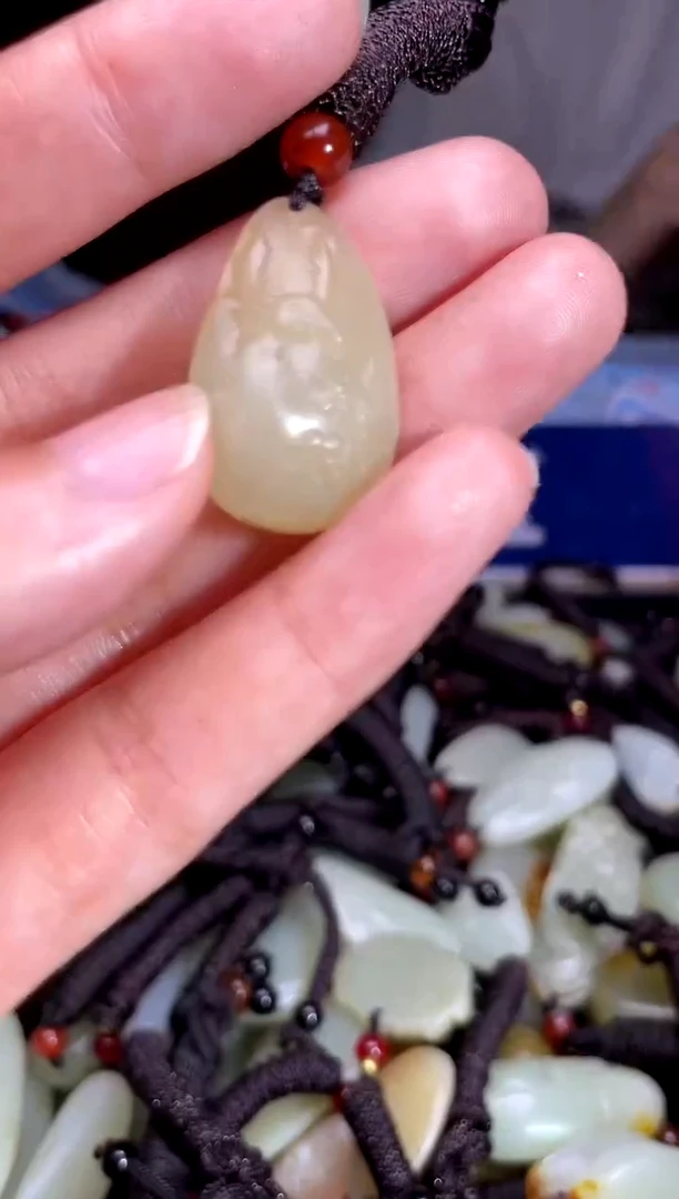 和田玉未镶嵌挂件1