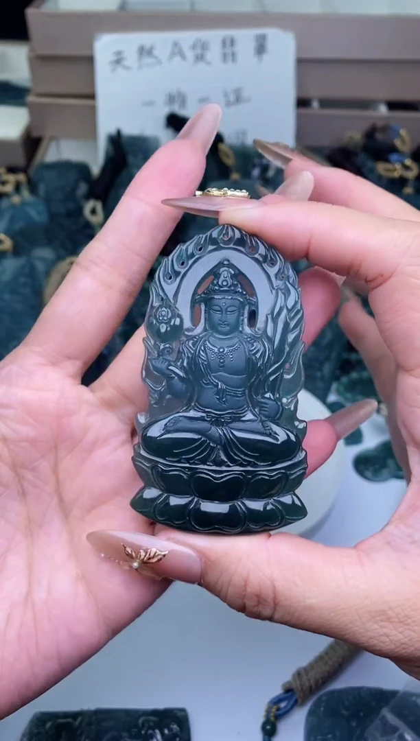 颈饰未镶嵌翡翠