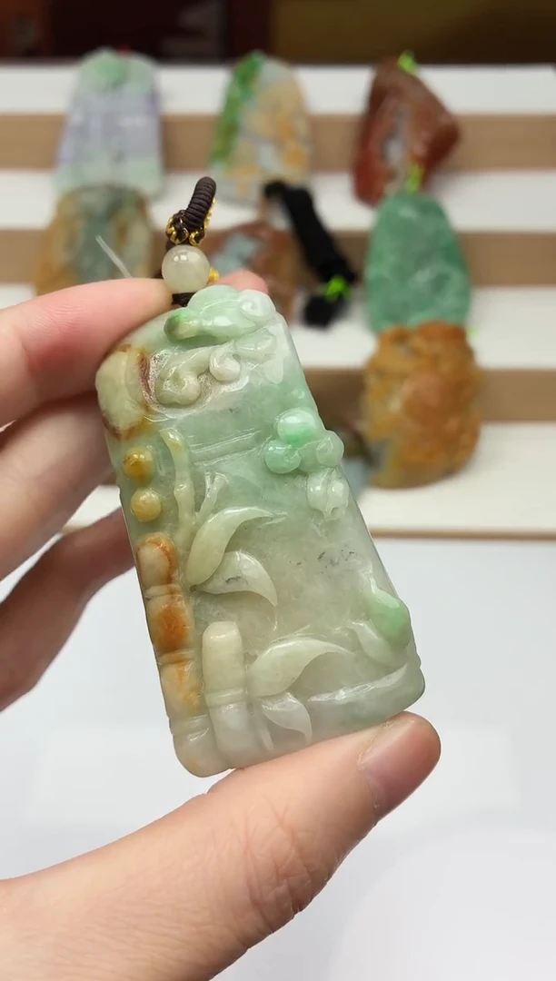 颈饰未镶嵌翡翠牌子