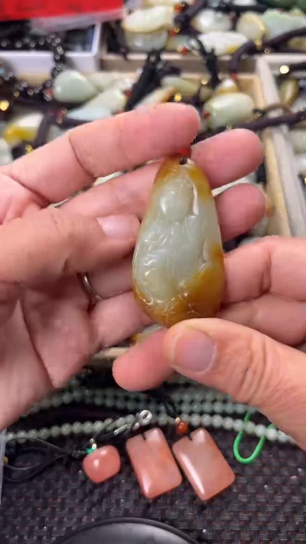 【闪购商品】和田玉颈饰未镶嵌多样性发货没有证书拍一发一有瑕