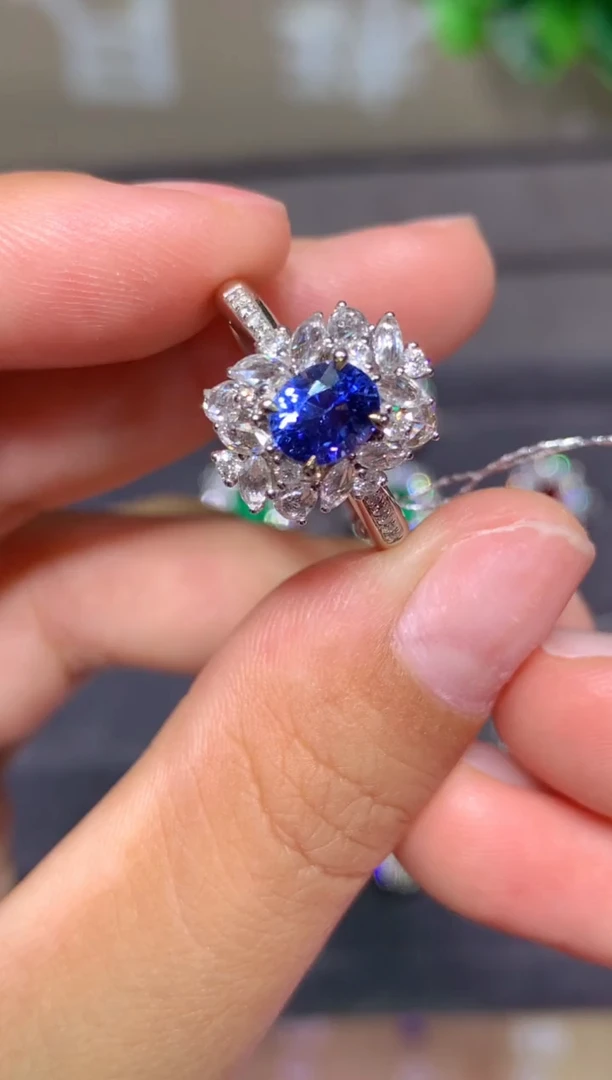 戒指蓝宝石18K金镶嵌0.85CT