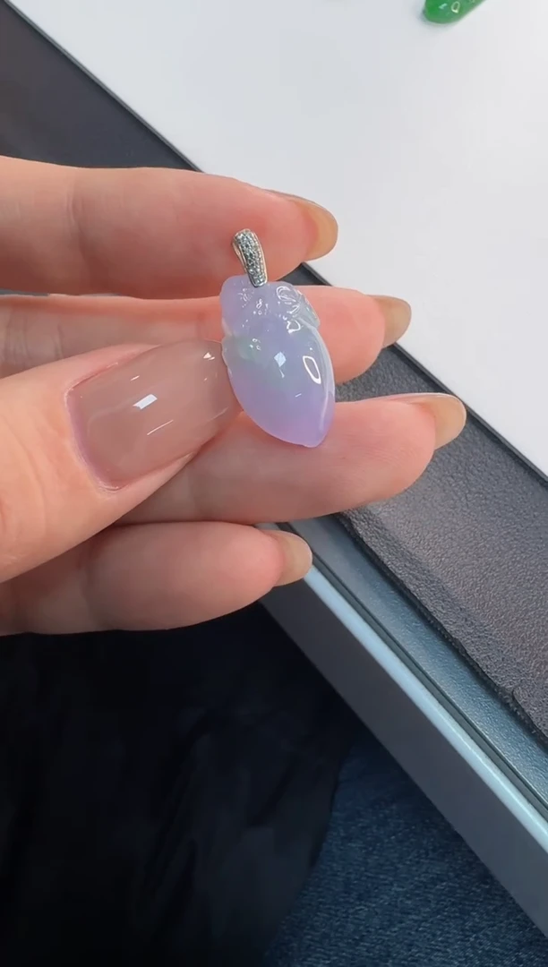 颈饰18K金镶嵌翡翠缅甸A货翡翠