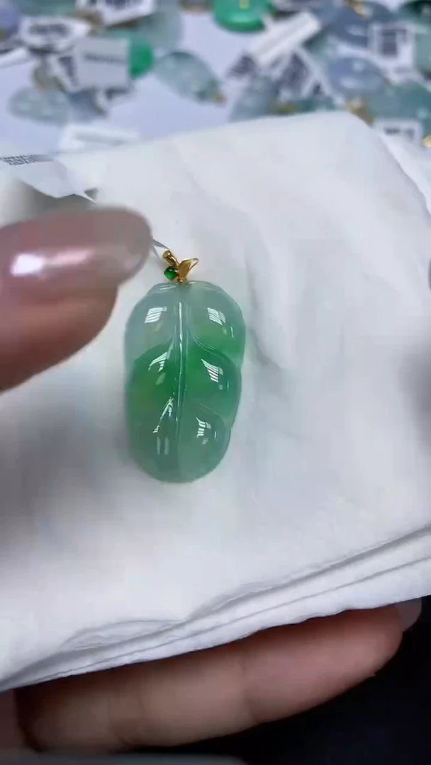 翡翠18K金镶嵌颈饰天然缅甸翡翠A货