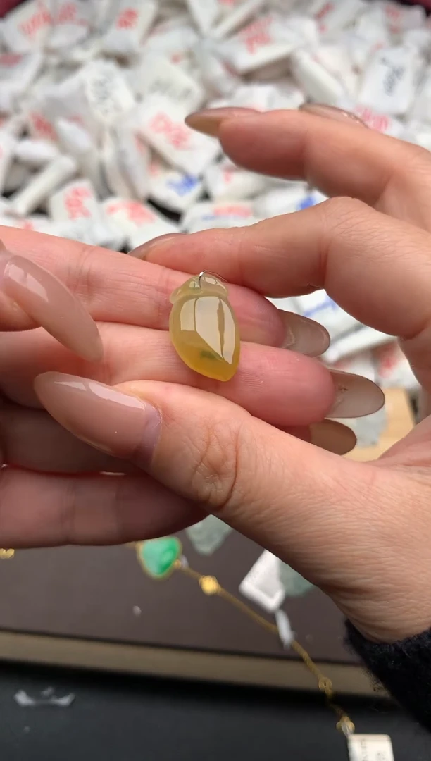 【闪购商品】翡翠挂件未镶嵌一