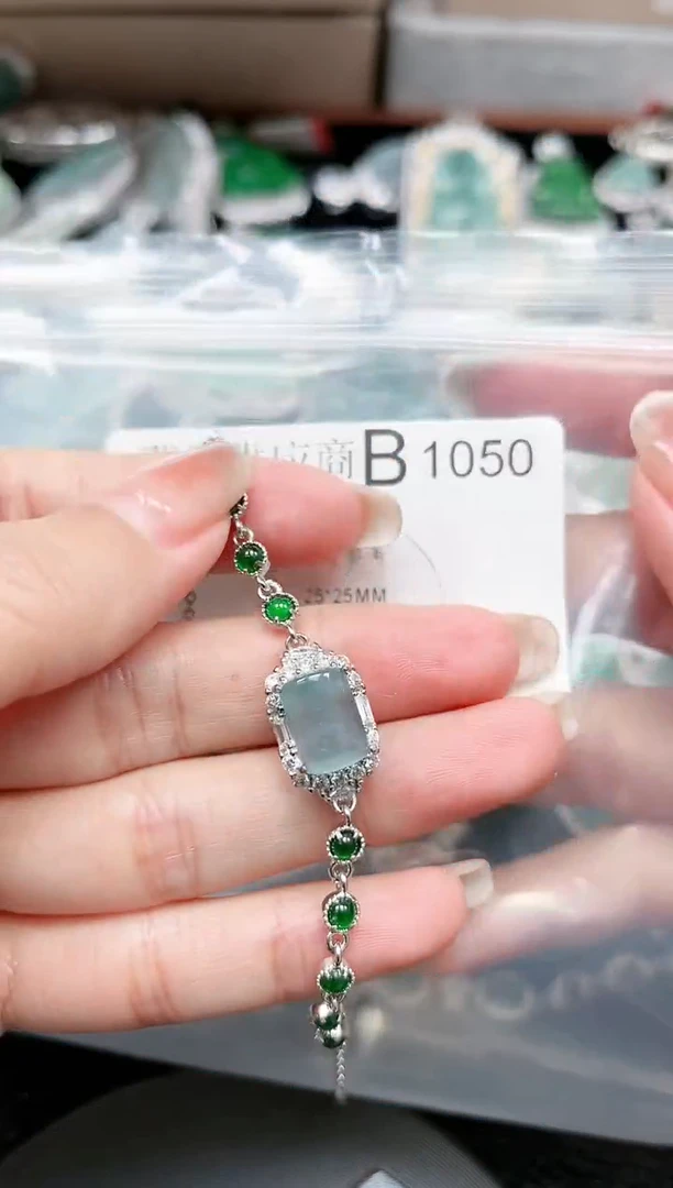 【闪购商品】翡翠颈饰未镶嵌1050赠皮绳