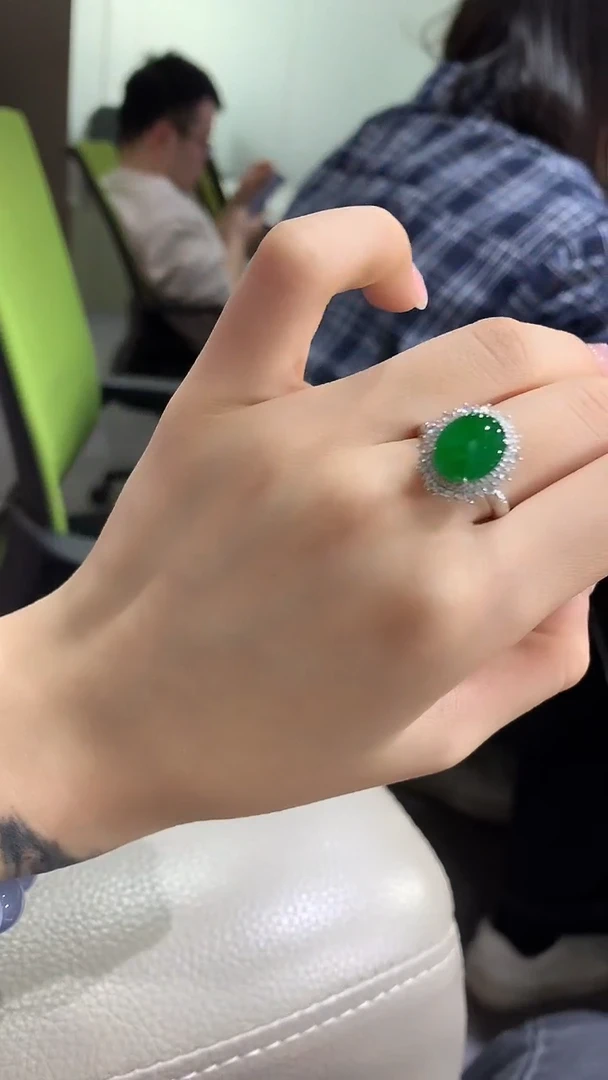 【闪购商品】翡翠戒指18K金镶嵌41团购