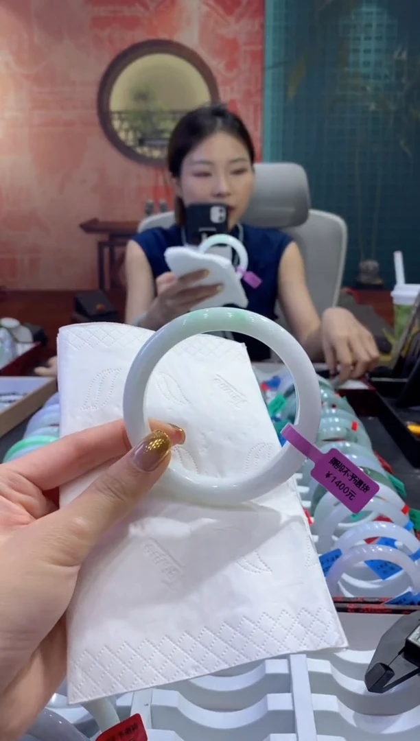 翡翠手镯未镶嵌多人07026