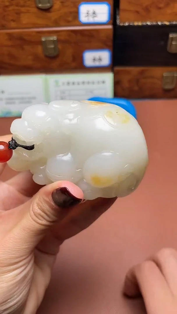 未镶嵌和田玉把件张*愚和田玉