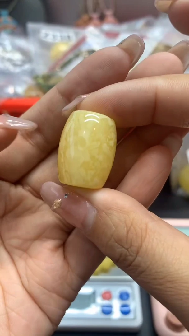 未镶嵌琥珀珠宝奇石142