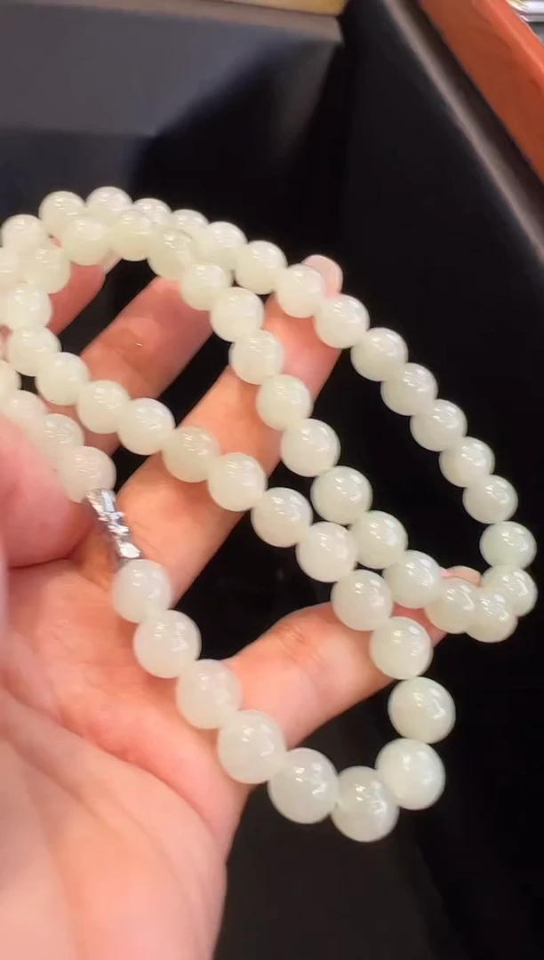 颈饰未镶嵌和田玉珠链