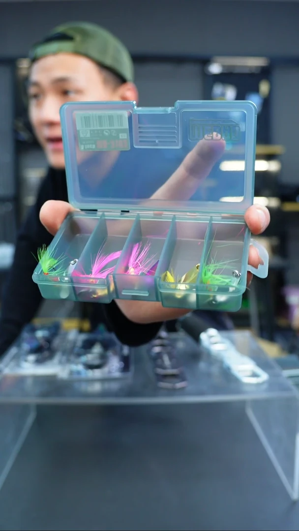 239#路亚毒物社旋转亮片一盒