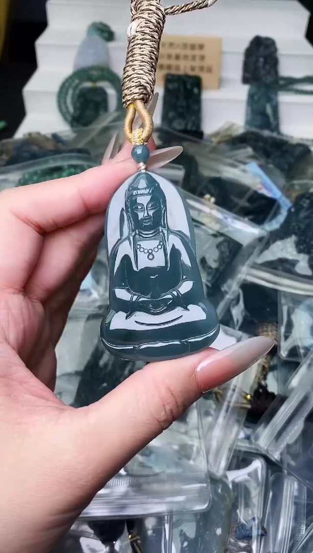 颈饰未镶嵌翡翠