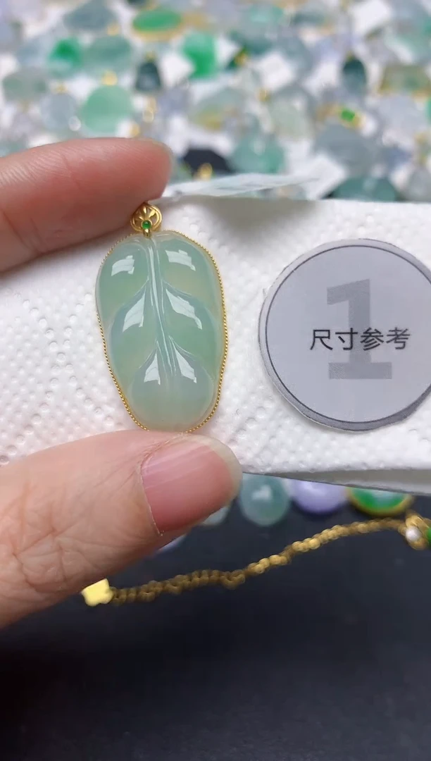 颈饰18K金镶嵌翡翠天然缅甸A货翡翠