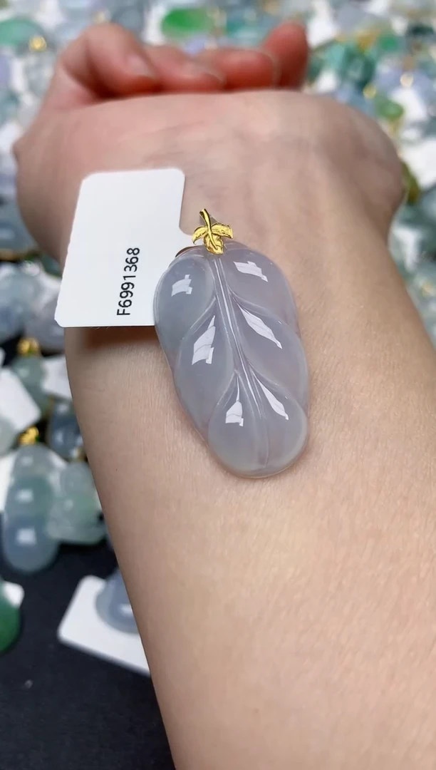 颈饰18K金镶嵌翡翠天然缅甸A货翡翠